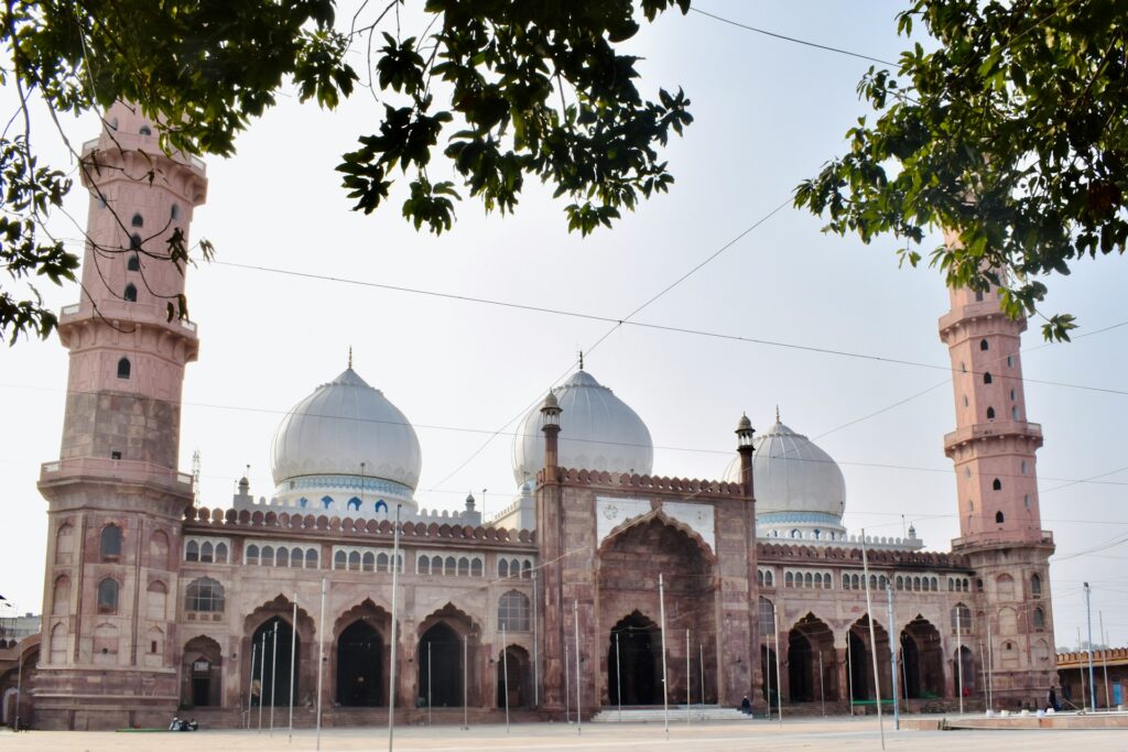 Panoramic view of the Taj-ul-Masajid, Bhopal, a part of Central India Tours by Shamrock Journeys