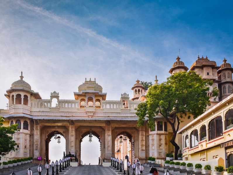 City Palace Udaipur showcasing Rajasthani and Mughal architecture overlooking Lake Pichola