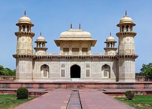 AGRA TRAVEL GUIDE 5