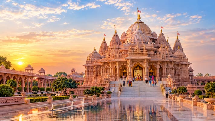 Carved pink sandstone and marble of the Swaminarayan Akshardham Temple in Delhi