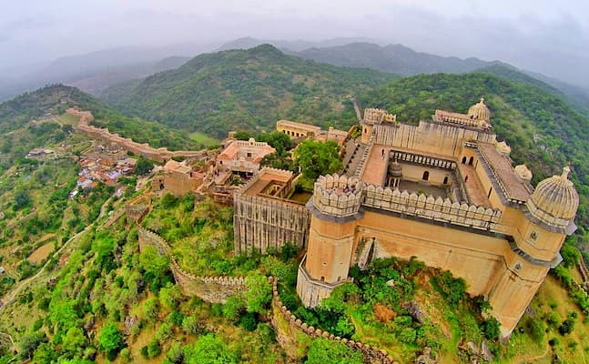 Great wall of Kumbhalgarh Fort, a UNESCO World Heritage Site near Udaipur