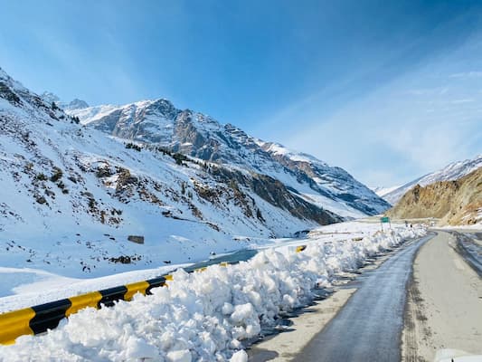 Snow at Rohtang Pass on a Manali Rohtang Pass trip